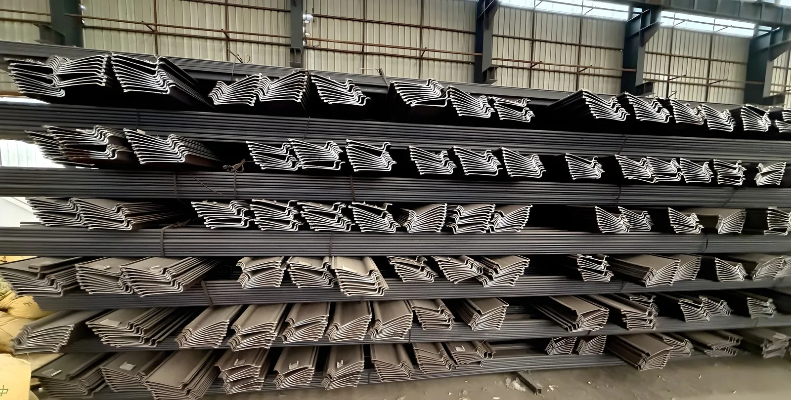 Rim section steel profile, cut ends